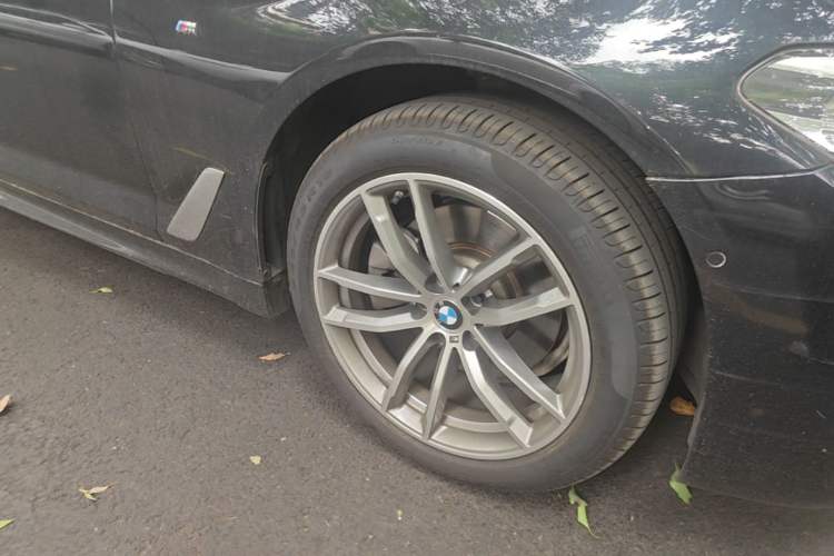 Used BMW 5 Series 2020 525Li M Sport Package Right Front Wheel Hub