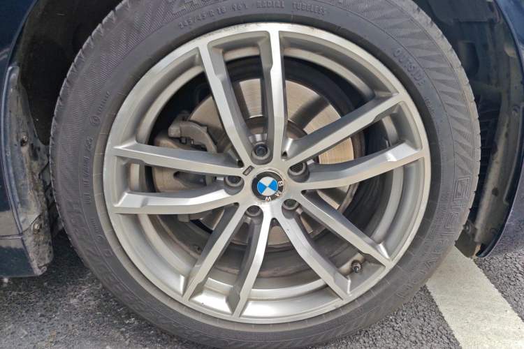 Used BMW 5 Series 2020 525Li M Sport Package Right Front Wheel Hub