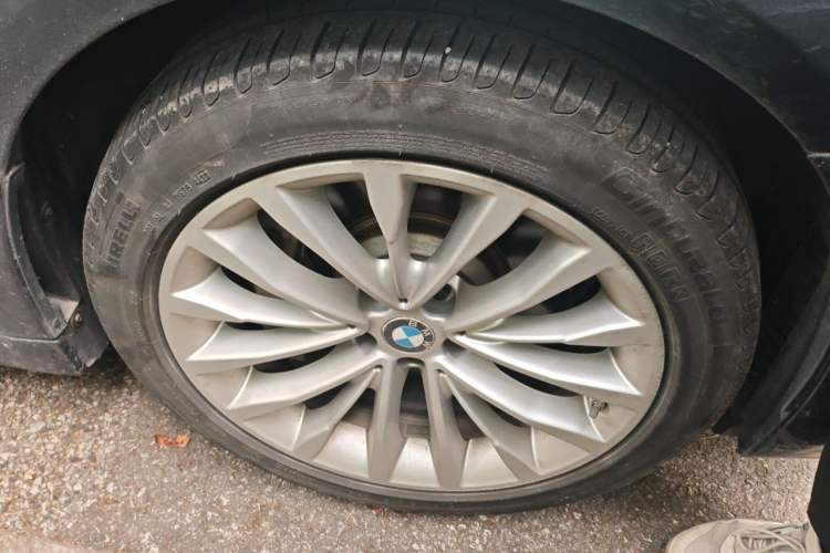 Used BMW 5 Series 2020 530Li Leading Edition Luxury Package Right Front Wheel Hub