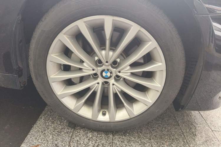 Used BMW 5 Series 2020 530Li Leading Edition Luxury Package Right Front Wheel Hub
