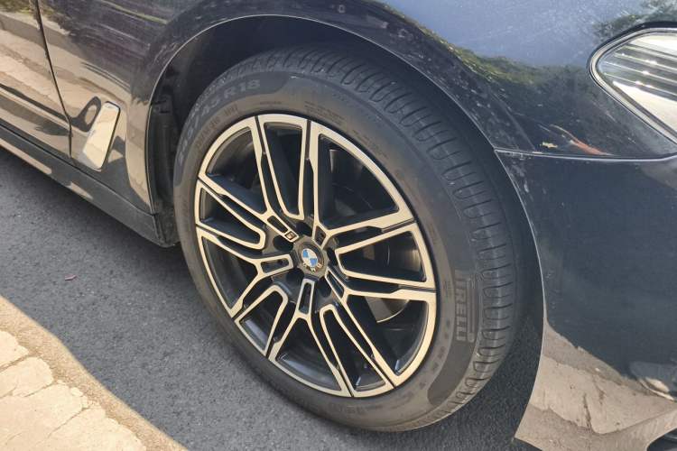 Used BMW 5 Series 2020 530Li Leading Edition Luxury Package Right Front Wheel Hub