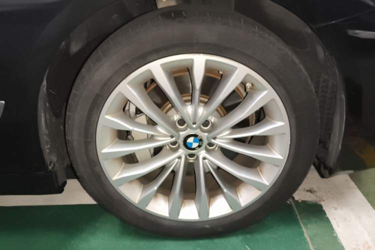 Used BMW 5 Series 2020 530Li Leading Edition Luxury Package Right Front Wheel Hub