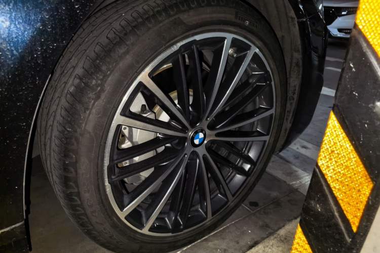 Used BMW 5 Series 2020 530Li Luxury Edition M Sport Package Right Front Wheel Hub