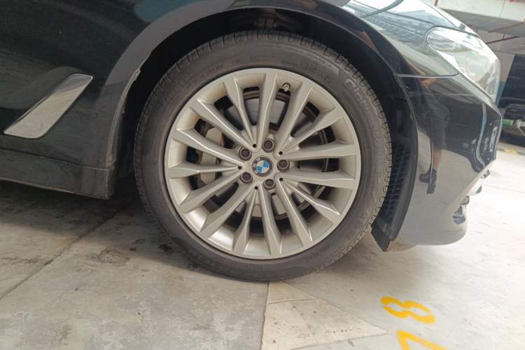 Used BMW 5 Series 2020 530Li Luxury Edition Premium Package Right Front Wheel Hub