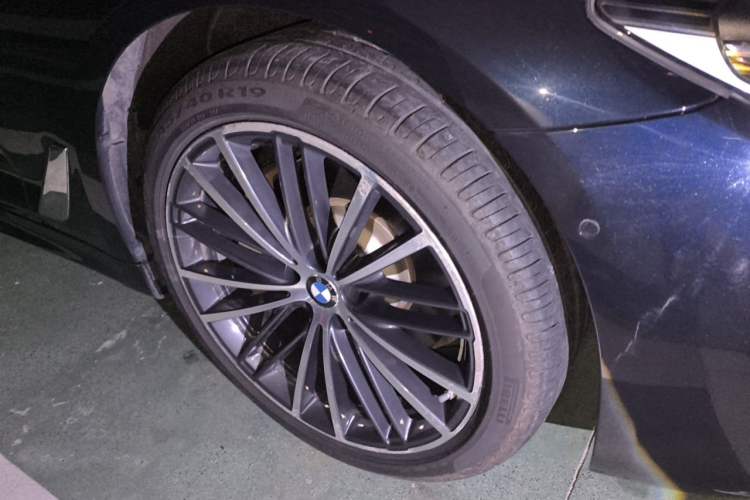 Used BMW 5 Series 2020 530Li Leading Model M Sport Package Right Front Wheel Hub