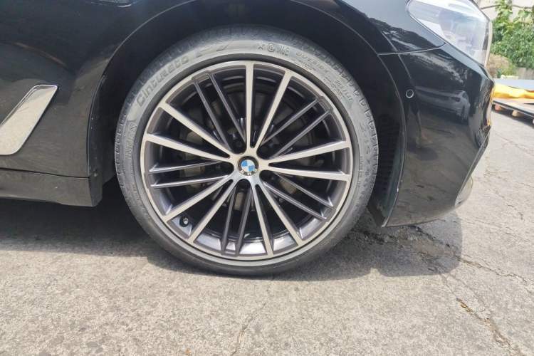Used BMW 5 Series 2020 530Li Luxury Edition M Sport Package Right Front Wheel Hub