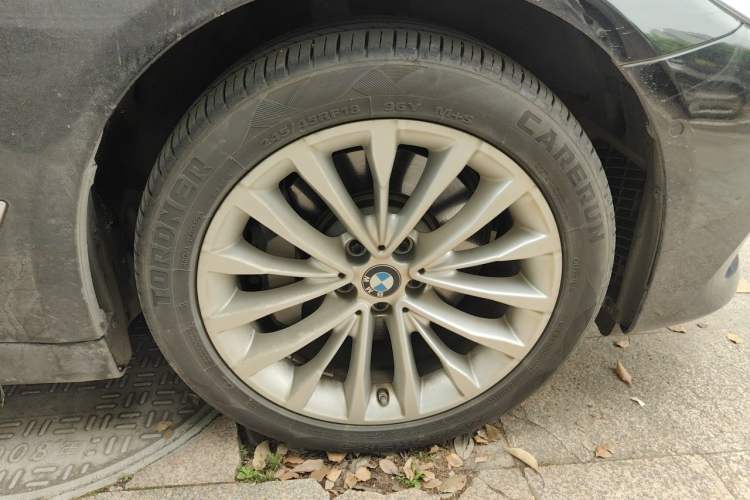 Used BMW 5 Series 2020 530Li Leading Edition Luxury Package Right Front Wheel Hub