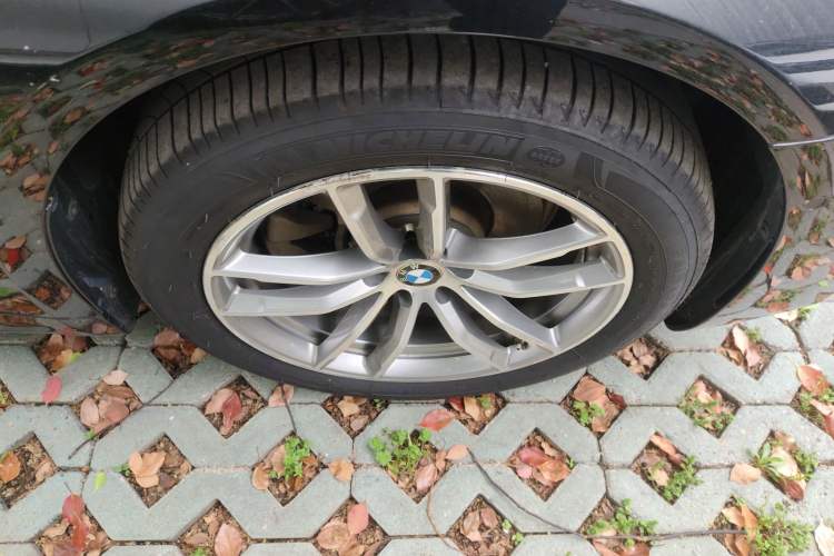 Used BMW 5 Series 2020 525Li M Sport Package Right Front Wheel Hub