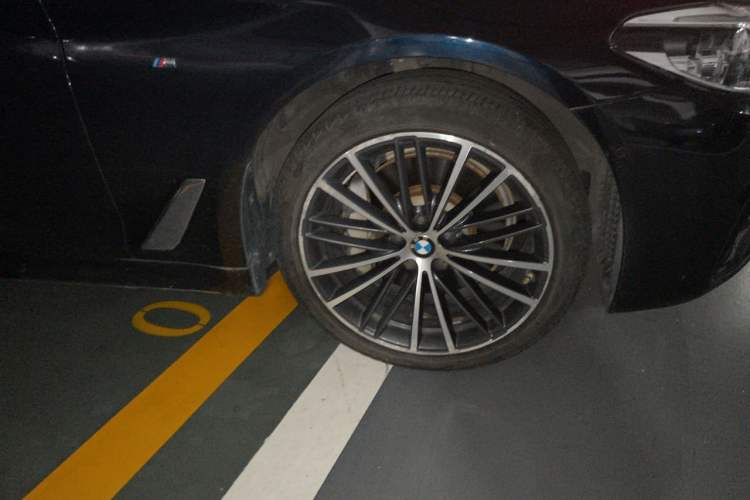 Used BMW 5 Series 2020 530Li Leading Model M Sport Package Right Front Wheel Hub