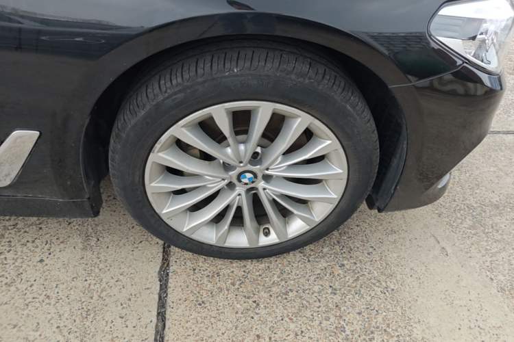 Used BMW 5 Series 2020 530Li Leading Edition Luxury Package Right Front Wheel Hub