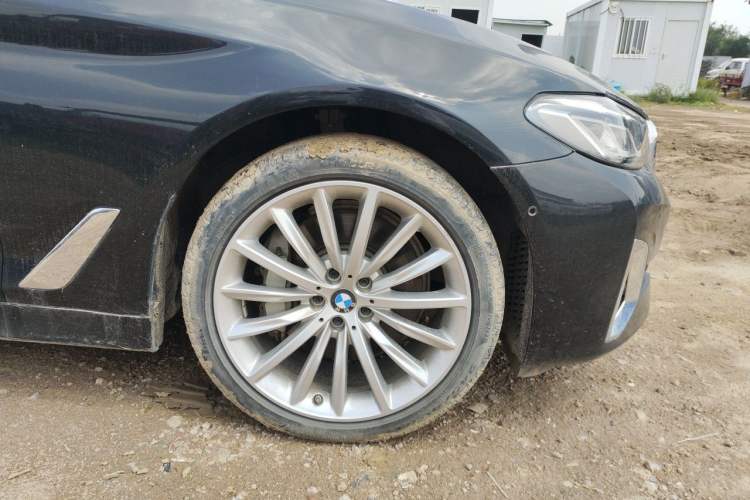 Used BMW 5 Series 2020 530Li Executive M Sport Package Right Front Wheel Hub