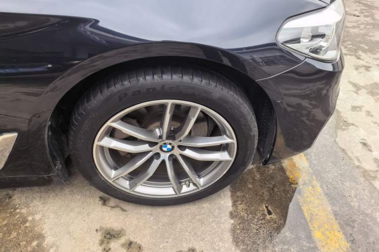 Used BMW 5 Series 2020 525Li M Sport Package Right Front Wheel Hub