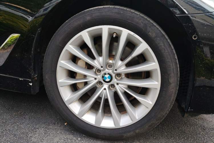 Used BMW 5 Series 2020 530Li Leading Edition Luxury Package Right Front Wheel Hub