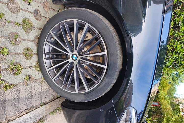 Used BMW 5 Series 2020 530Li Leading Model M Sport Package Right Front Wheel Hub