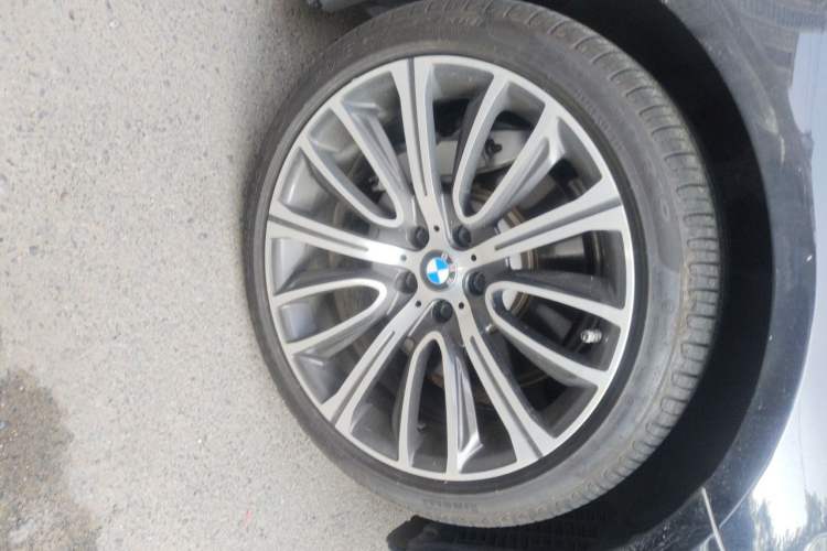 Used BMW 5 Series 2020 530Li xDrive M Sport Package Right Front Wheel Hub