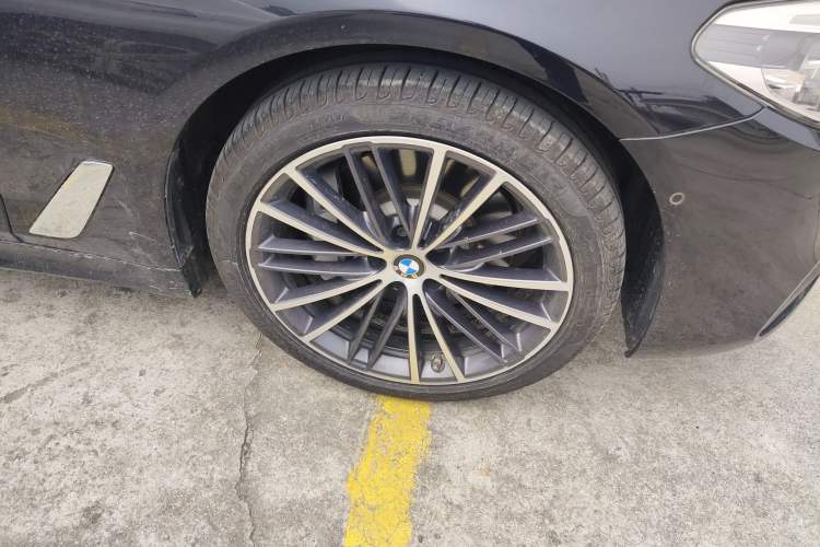 Used BMW 5 Series 2020 530Li Leading Model M Sport Package Right Front Wheel Hub