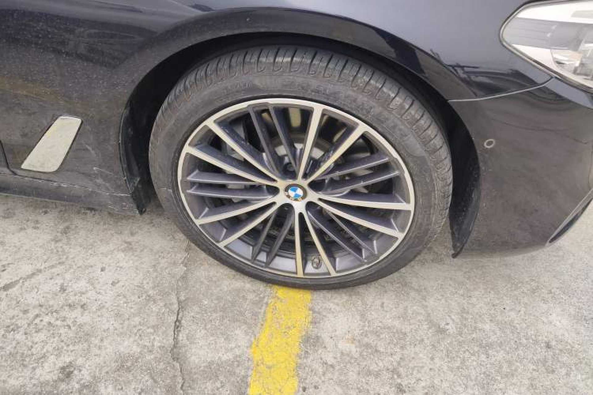 Used BMW 5 Series 2020 530Li Leading Model M Sport Package Right Front Wheel Hub