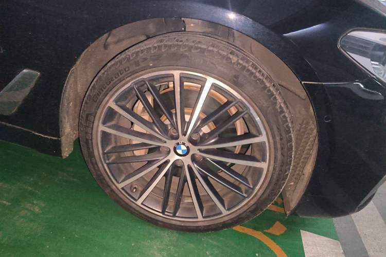 Used BMW 5 Series 2020 530Li Luxury Edition M Sport Package Right Front Wheel Hub