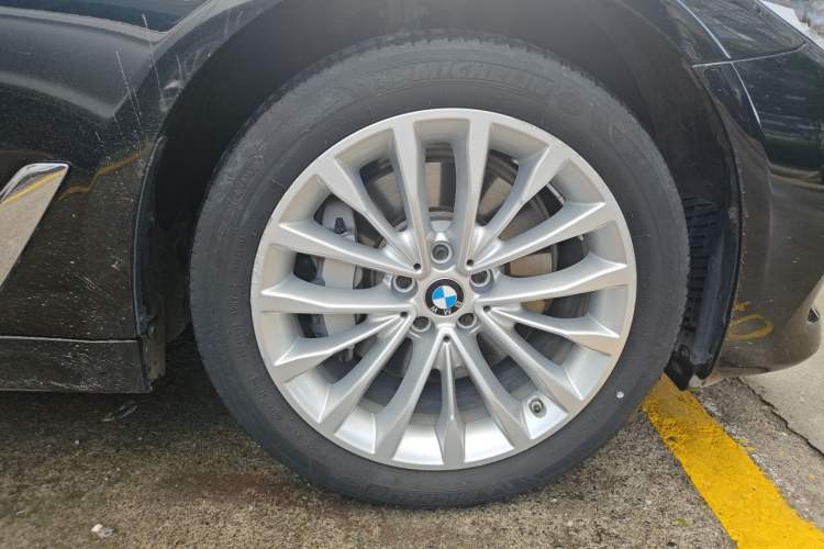 Used BMW 5 Series 2020 530Li xDrive Luxury Package Right Front Wheel Hub