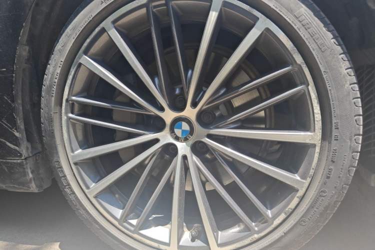 Used BMW 5 Series 2020 530Li Luxury Edition M Sport Package Right Front Wheel Hub
