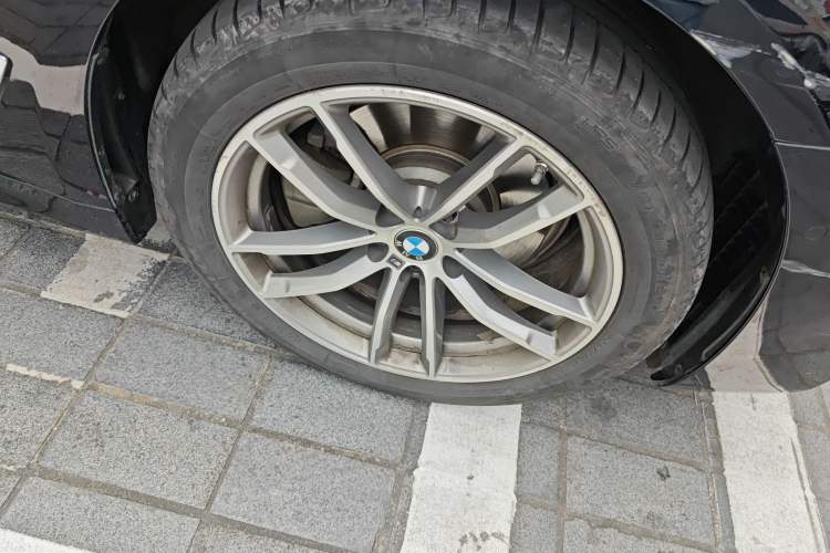 Used BMW 5 Series 2020 525Li M Sport Package Right Front Wheel Hub