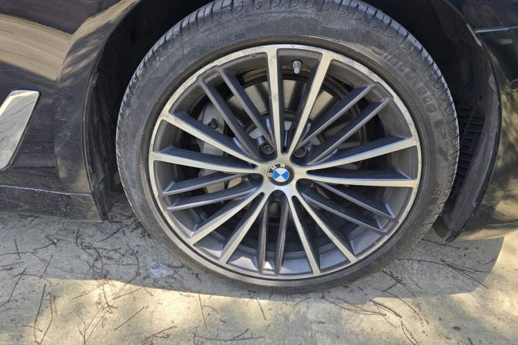 Used BMW 5 Series 2020 530Li Luxury Edition M Sport Package Right Front Wheel Hub