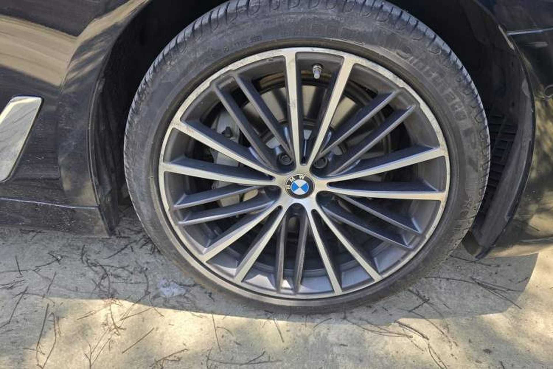 Used BMW 5 Series 2020 530Li Luxury Edition M Sport Package Right Front Wheel Hub