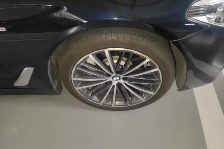 Used BMW 5 Series 2020 530Li Leading Model M Sport Package Right Front Wheel Hub