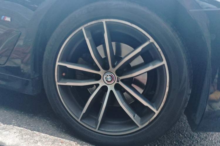 Used BMW 5 Series 2020 525i M Sport Package Right Front Wheel Hub