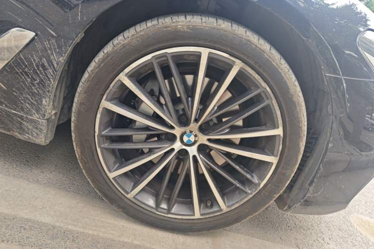 Used BMW 5 Series 2020 530Li Leading Model M Sport Package Right Front Wheel Hub