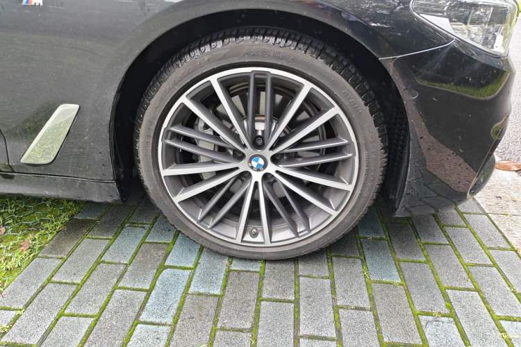Used BMW 5 Series 2020 530Li Leading Model M Sport Package Right Front Wheel Hub