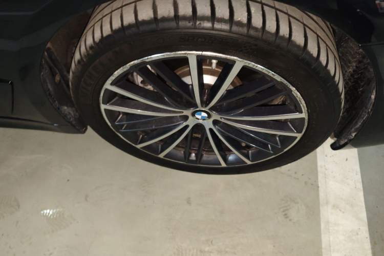 Used BMW 5 Series 2020 530Li xDrive M Sport Package Right Front Wheel Hub