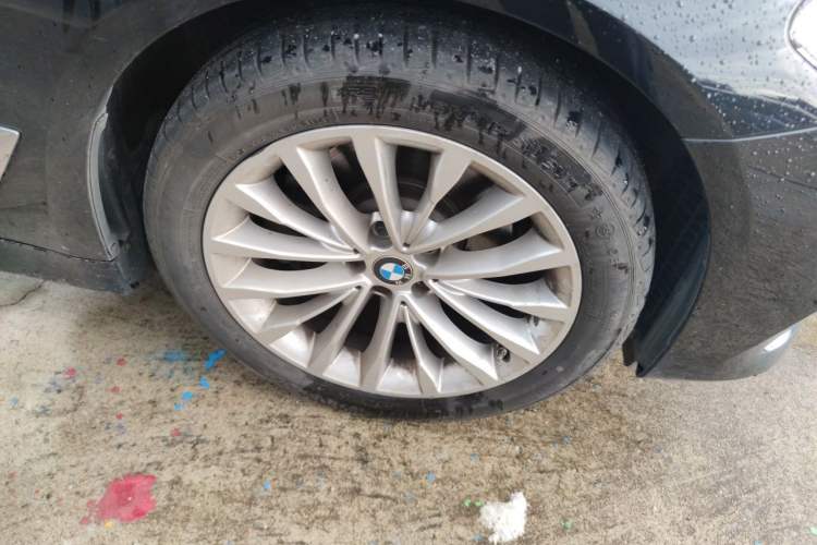 Used BMW 5 Series 2020 525Li Luxury Package Right Front Wheel Hub