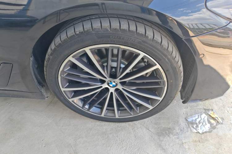 Used BMW 5 Series 2020 530Li Luxury Edition M Sport Package Right Front Wheel Hub