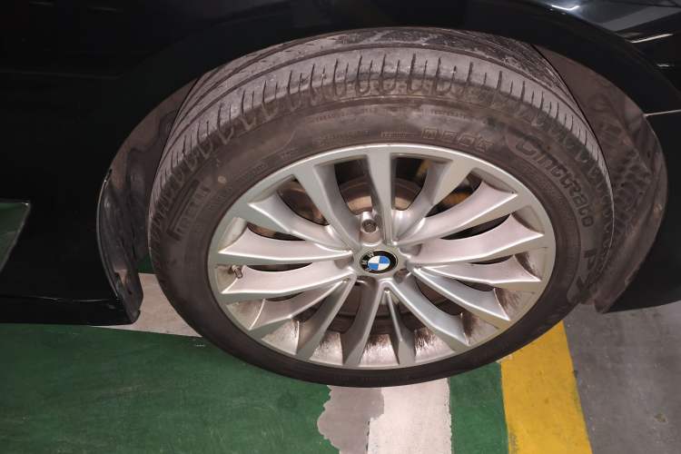 Used BMW 5 Series 2020 525Li Luxury Package Right Front Wheel Hub