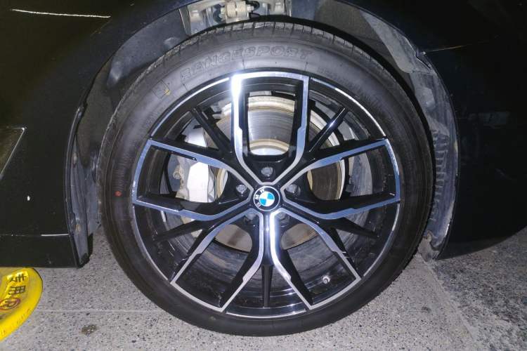 Used BMW 5 Series 2020 530Li Luxury Edition Premium Package Right Front Wheel Hub