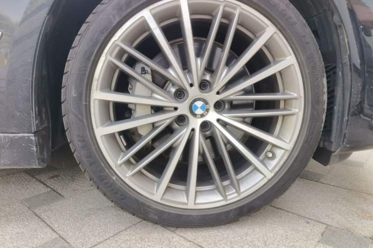 Used BMW 5 Series 2020 525Li Luxury Package Right Front Wheel Hub