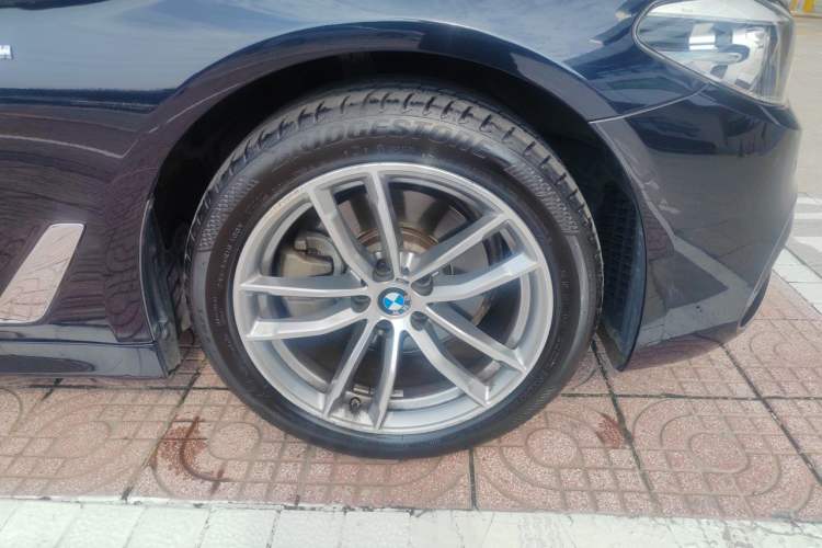 Used BMW 5 Series 2020 525Li M Sport Package Right Front Wheel Hub