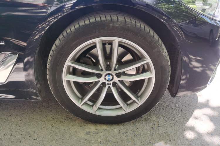 Used BMW 5 Series 2020 525Li M Sport Package Right Front Wheel Hub
