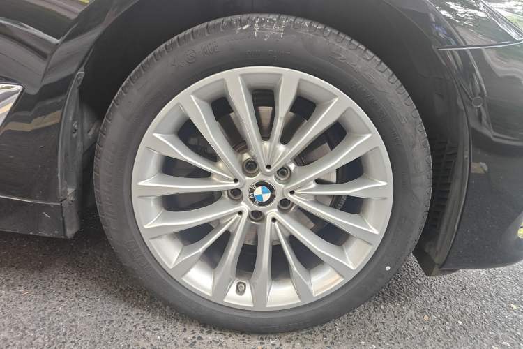 Used BMW 5 Series 2020 525Li Luxury Package Right Front Wheel Hub