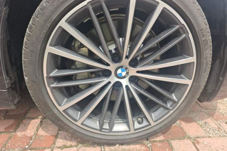 Used BMW 5 Series 2020 530Li Luxury Edition M Sport Package Right Front Wheel Hub