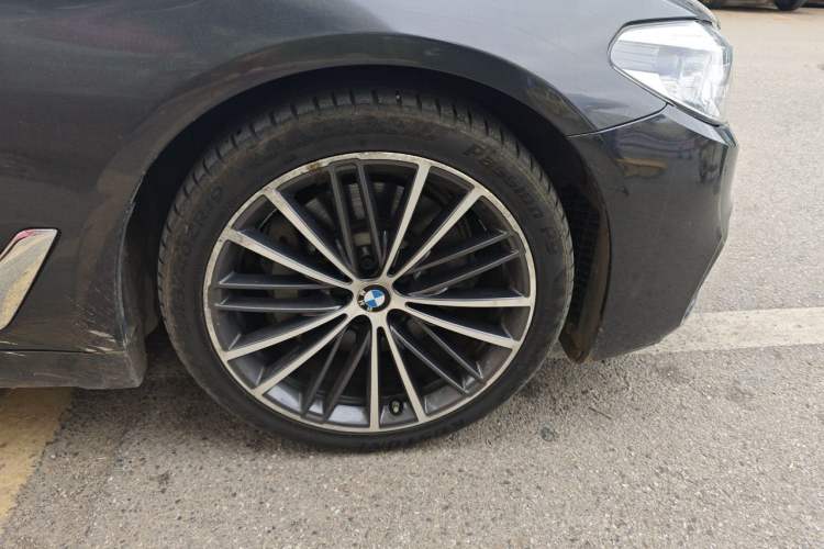 Used BMW 5 Series 2020 530Li Leading Model M Sport Package Right Front Wheel Hub
