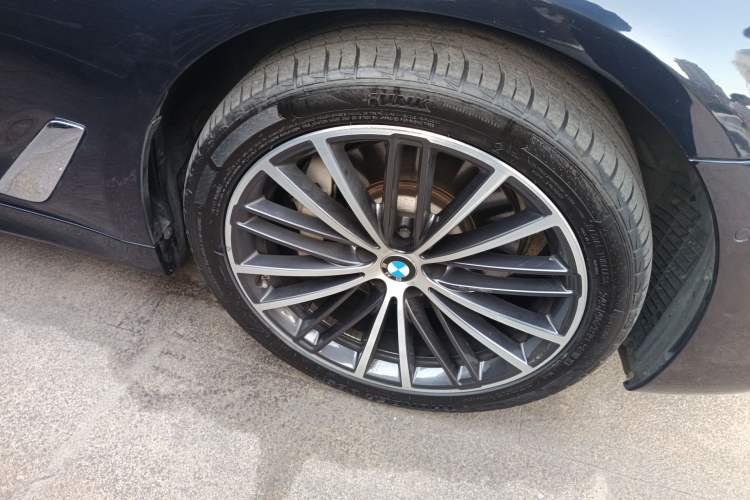 Used BMW 5 Series 2020 530Li Luxury Edition M Sport Package Right Front Wheel Hub