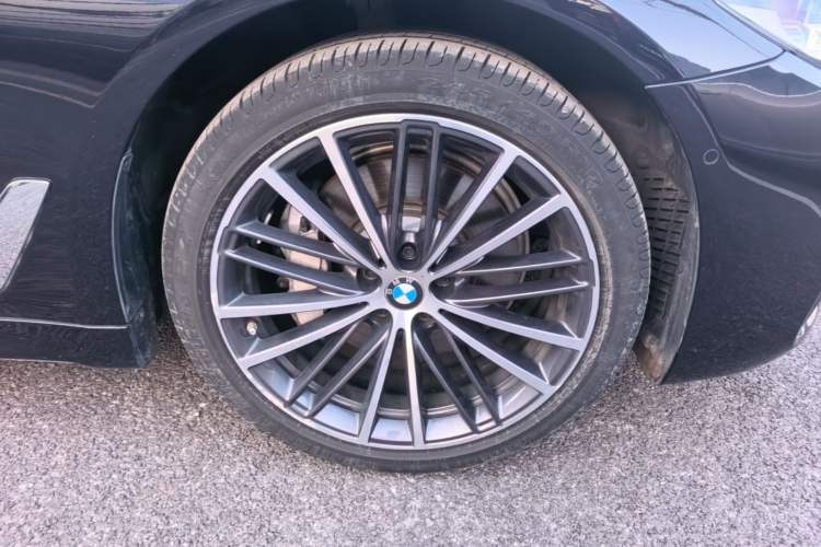 Used BMW 5 Series 2020 530Li Leading Model M Sport Package Right Front Wheel Hub