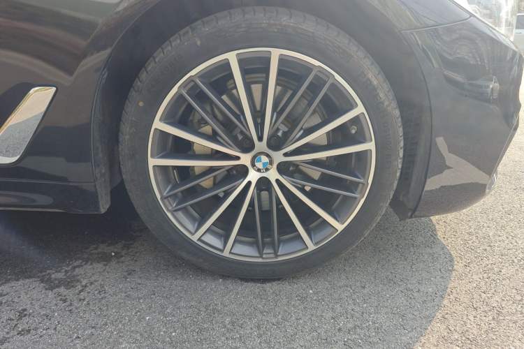Used BMW 5 Series 2020 530Li Leading Model M Sport Package Right Front Wheel Hub
