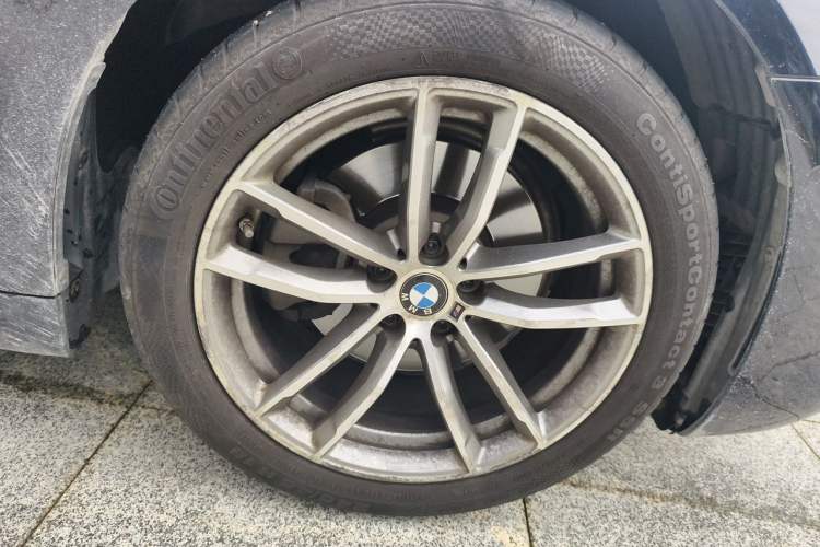 Used BMW 5 Series 2020 525Li M Sport Package Right Front Wheel Hub