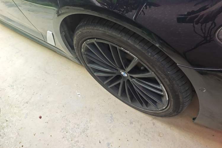 Used BMW 5 Series 2020 530Li Leading Model M Sport Package Right Front Wheel Hub