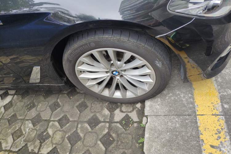 Used BMW 5 Series 2020 525Li Luxury Package Right Front Wheel Hub