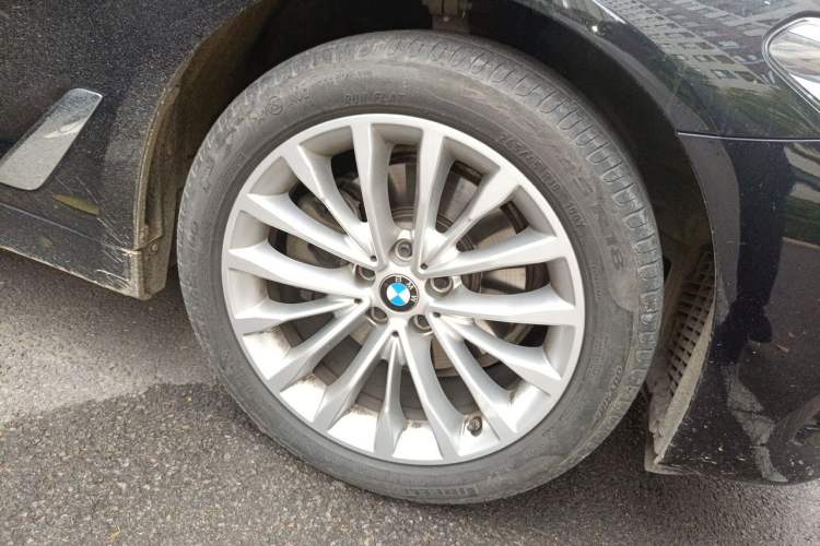 Used BMW 5 Series 2020 525Li Luxury Package Right Front Wheel Hub