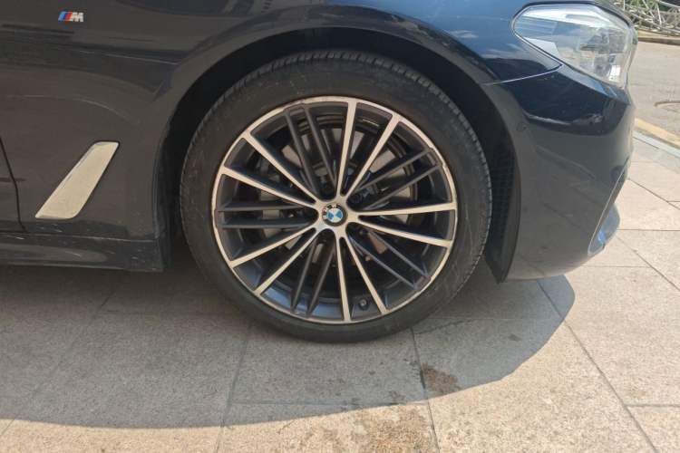 Used BMW 5 Series 2020 530Li Leading Model M Sport Package Right Front Wheel Hub